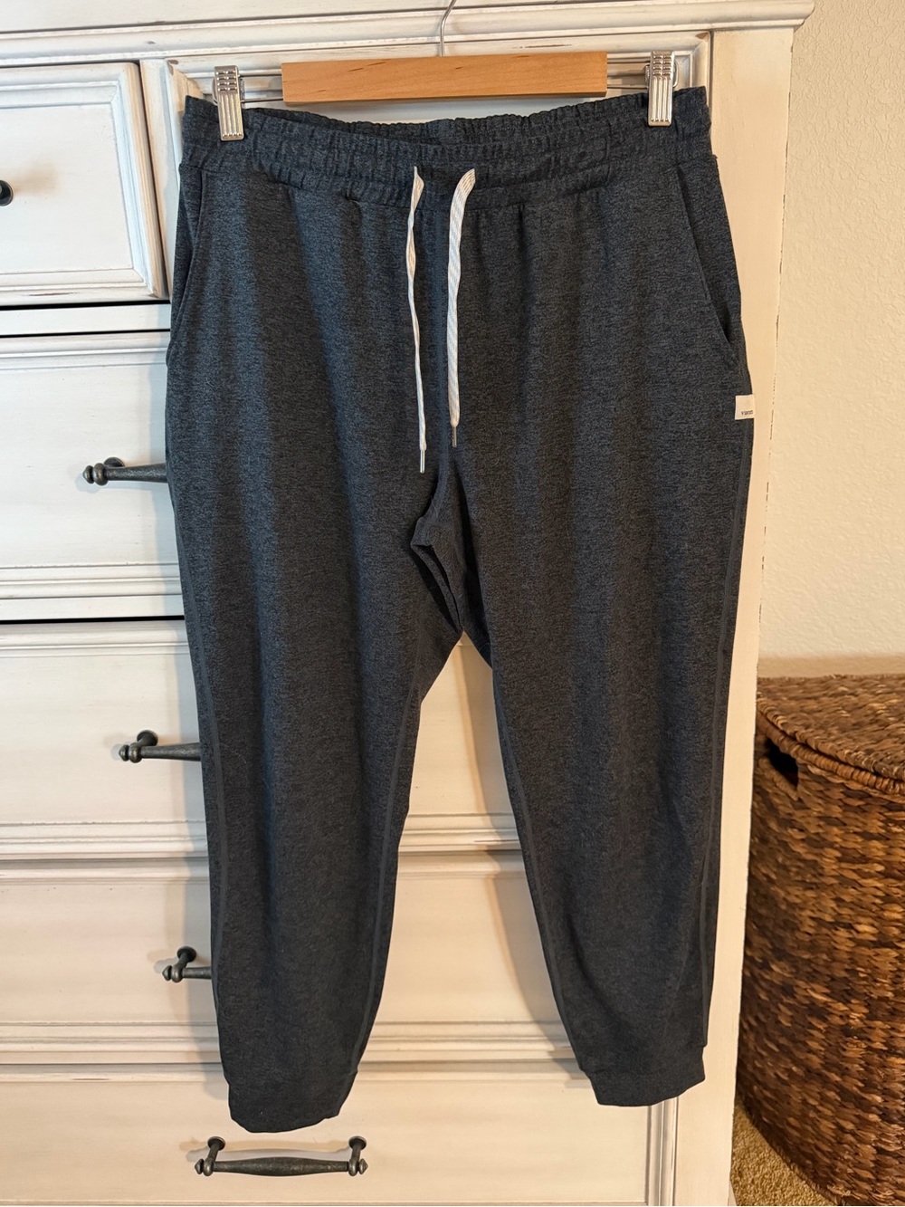 Vuori performance joggers